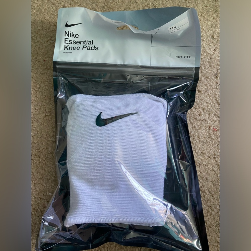 White Nike Kneepads M-L